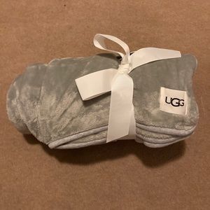 UGG Home Collection Duffield Throw Gray
